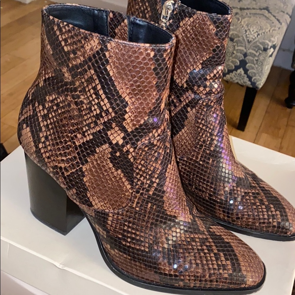 Zara Snakeskin booties -Mint Condition